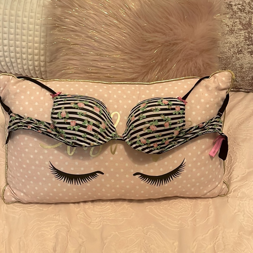 Betsey Johnson size 34B bra black and white striped with pink roses